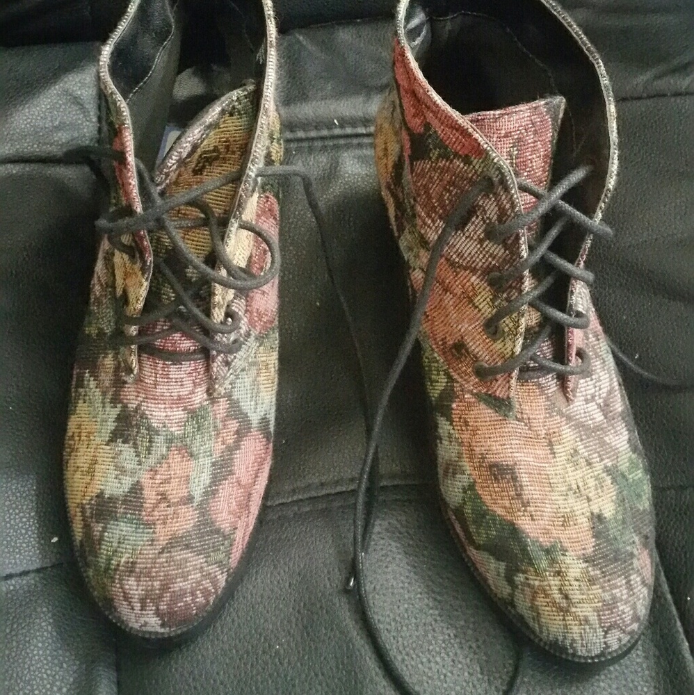 Shoes - Picture 2 of 2